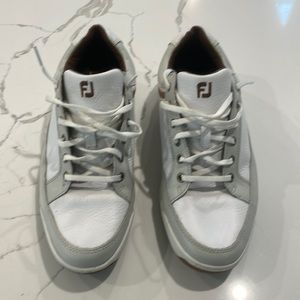 FootJoy Contour men’s 9.5 golf shoes. Excellent condition!